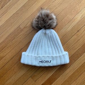 ❄️ Coeur Sports beanie w/fluffy pom